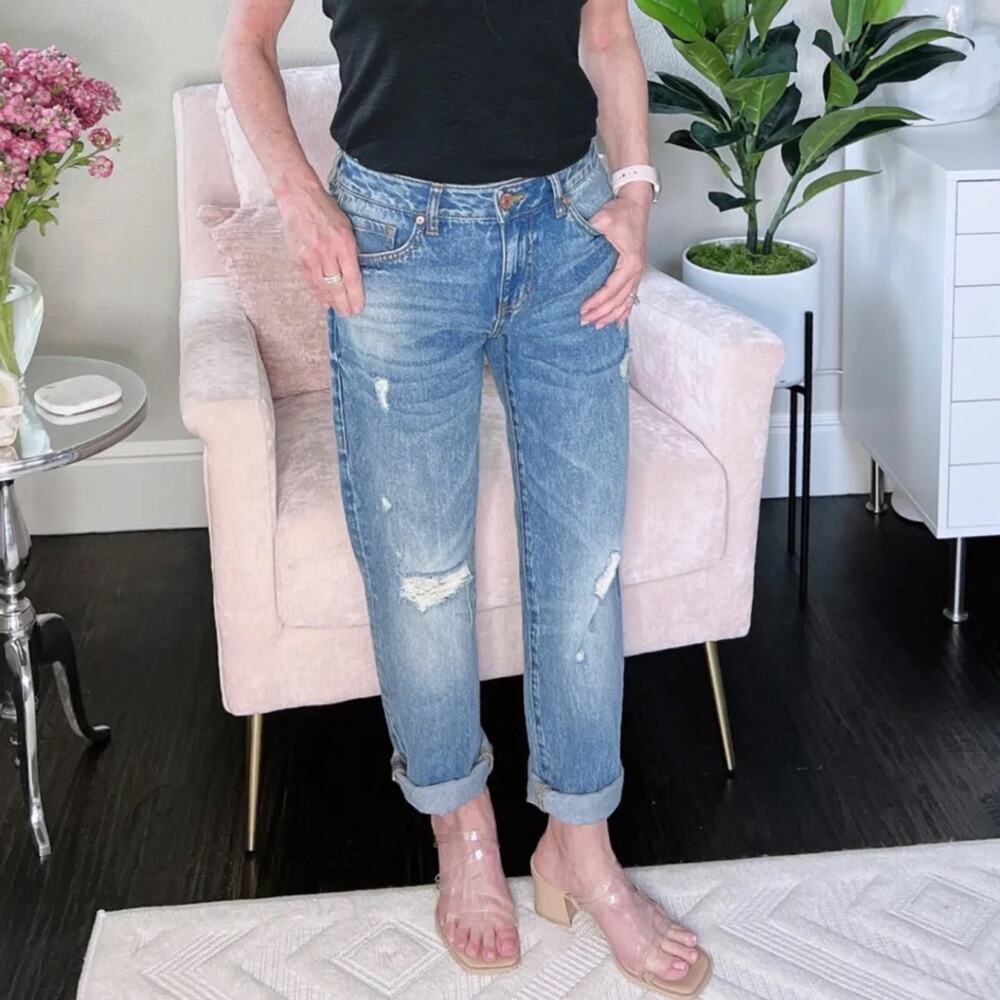 Cabi MALIBU Jean‎ Size 10 Medium Wash straight leg rigid denim  busted knee